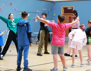 Decorative creative residency young people in a hip hop dance class with artist justine doswell in bluebell dublin 12 800 x 540