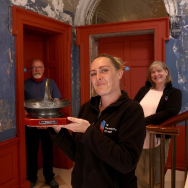 Decorative Our Awards Fergus Gillian Sheila with the Silletto prize 370 square 500 x 500