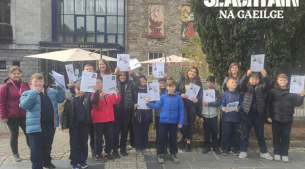 Education A group of schooldchildren complete the Hidden Histories hunt with Dervilia Roche Historian in Residence for Children 800 x 540