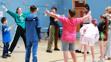 Decorative creative residency young people in a hip hop dance class with artist justine doswell in bluebell dublin 12 800 x 540