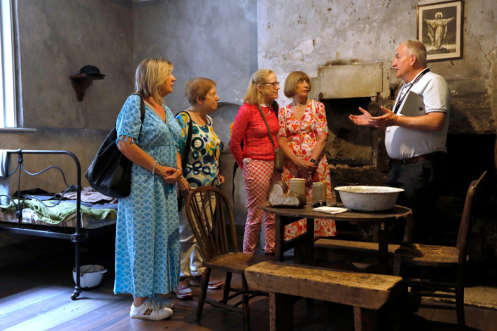 DCCCC website 800 x 540 tour guide Sean Deegan explains the living conditions for people in tenement buildings in Dublin to four women visiting 14 Henrietta Street