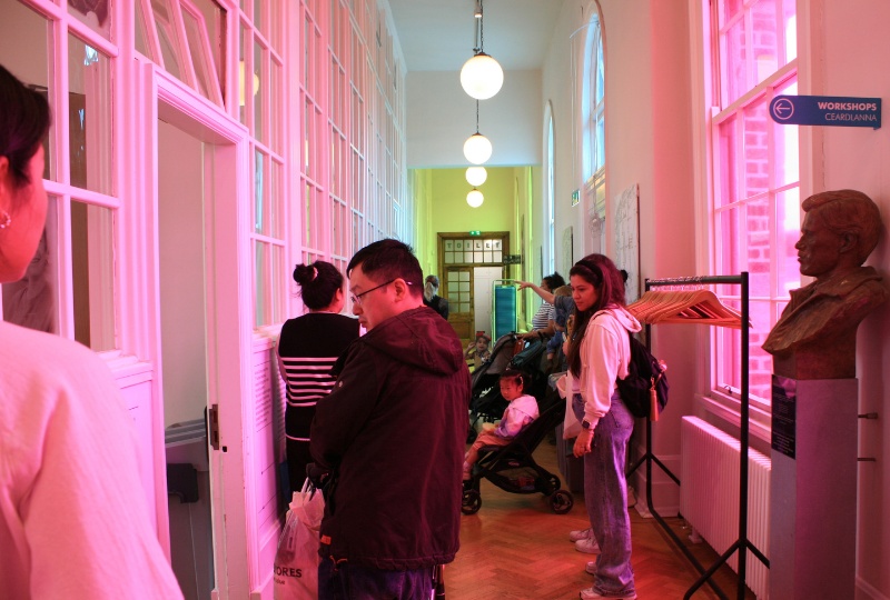 Tea and Chats People reading the timeline in the hallway of Richmond Barracks Hill Street FRC visit to Richmond Barracks 20250819 800x540