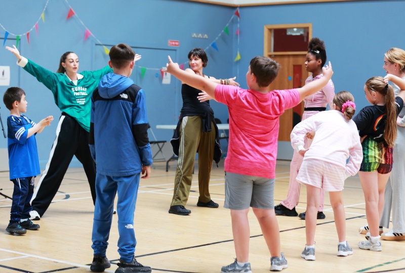 Decorative creative residency young people in a hip hop dance class with artist justine doswell in bluebell dublin 12 800 x 540