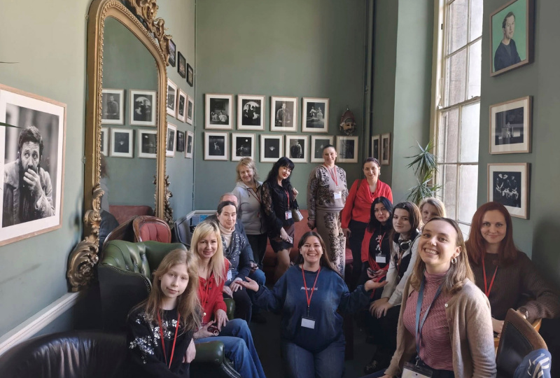 The New Communities Partnership Support Group for Ukrainian Mothers visit the Gate Theatre with Culture Club