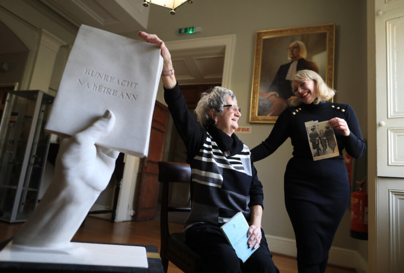 Máirín de Burca and artist Jesse Jones inveiling the new sculpture "The Left Arm of Commerce" at King's Inns. Photo: Julien Behal.